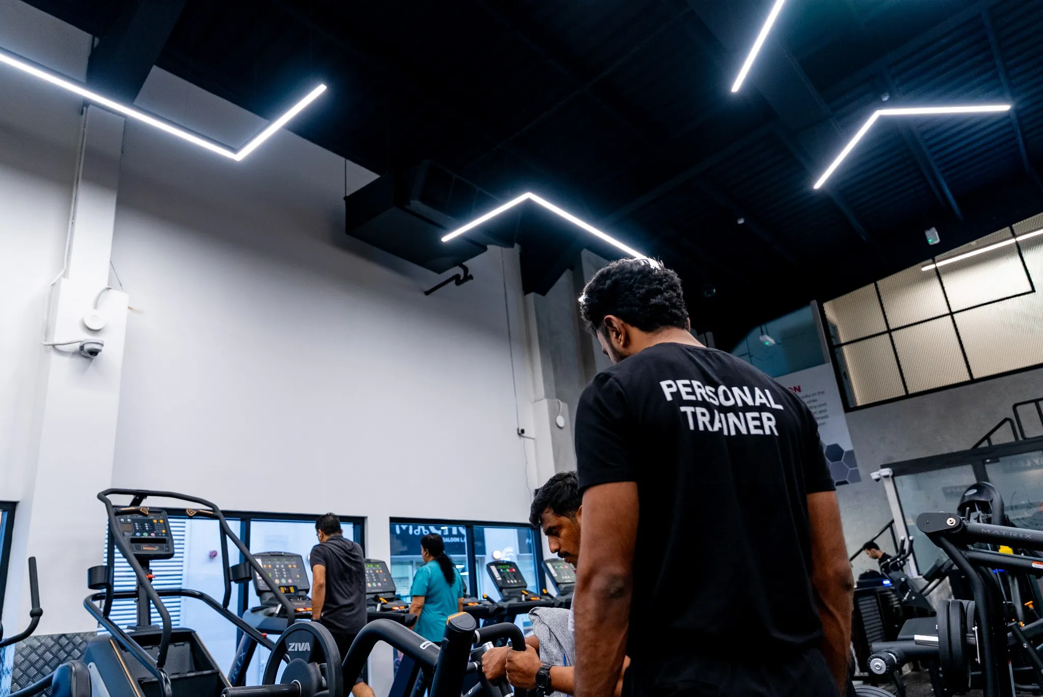 Personal trainer coaching at Fitness District Karama